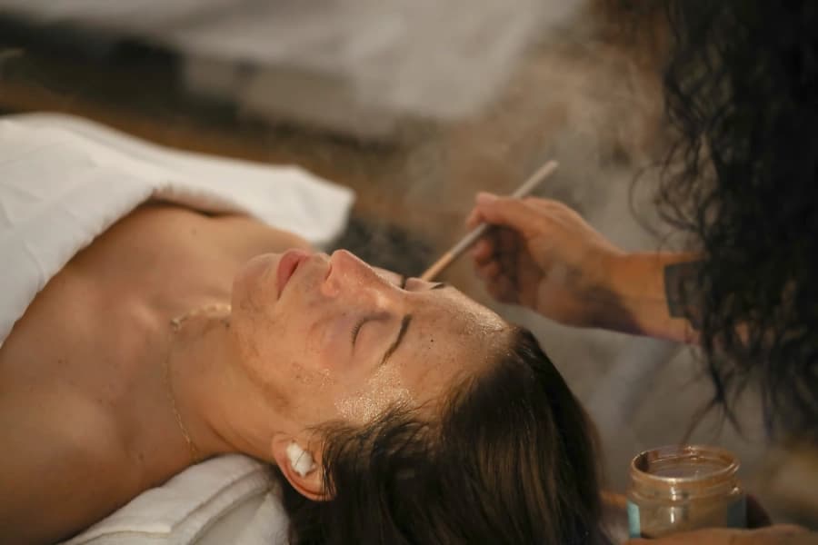 Basic facial treatment with cleansing and hydration